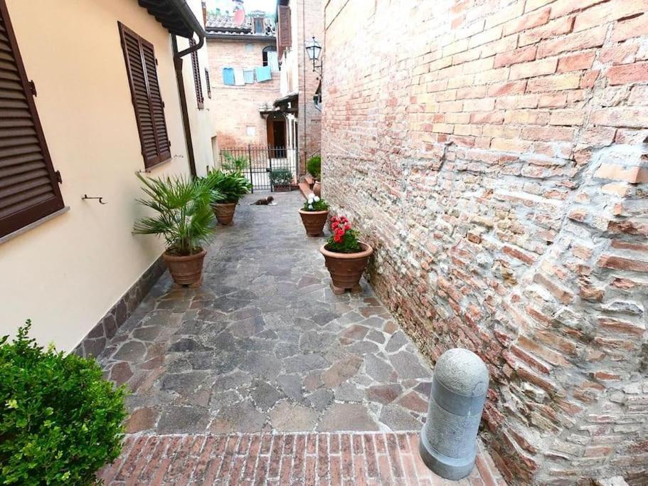 Casa Lazzaro Al Centro Di Siena Vila Exterior foto