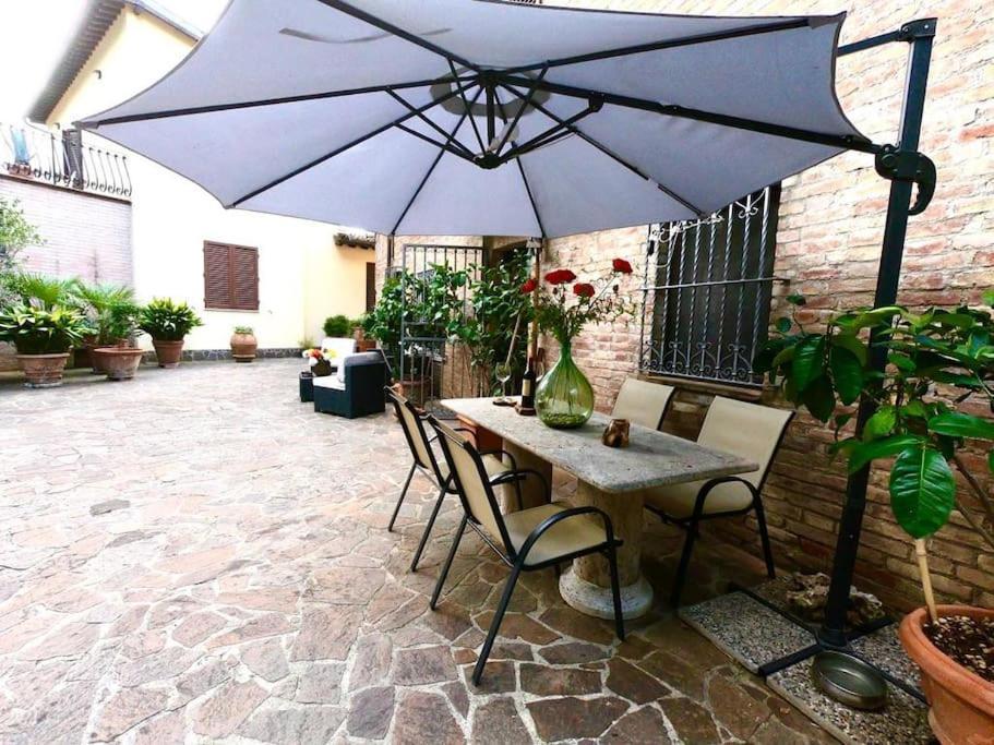 Casa Lazzaro Al Centro Di Siena Vila Exterior foto
